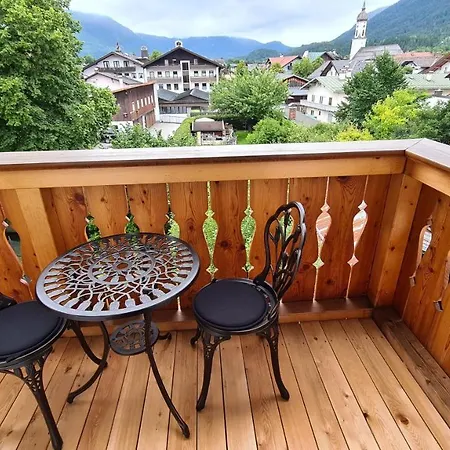 Apartment Bunter Hirsch Im Garmischer Zentrum