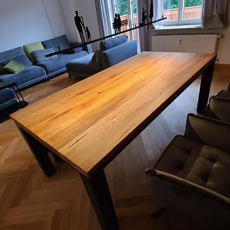 Bunter Hirsch Im Garmischer Zentrum Garmisch-Partenkirchen