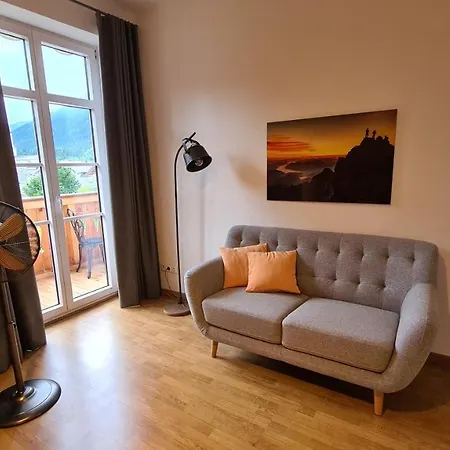 Bunter Hirsch Im Garmischer Zentrum Apartment
